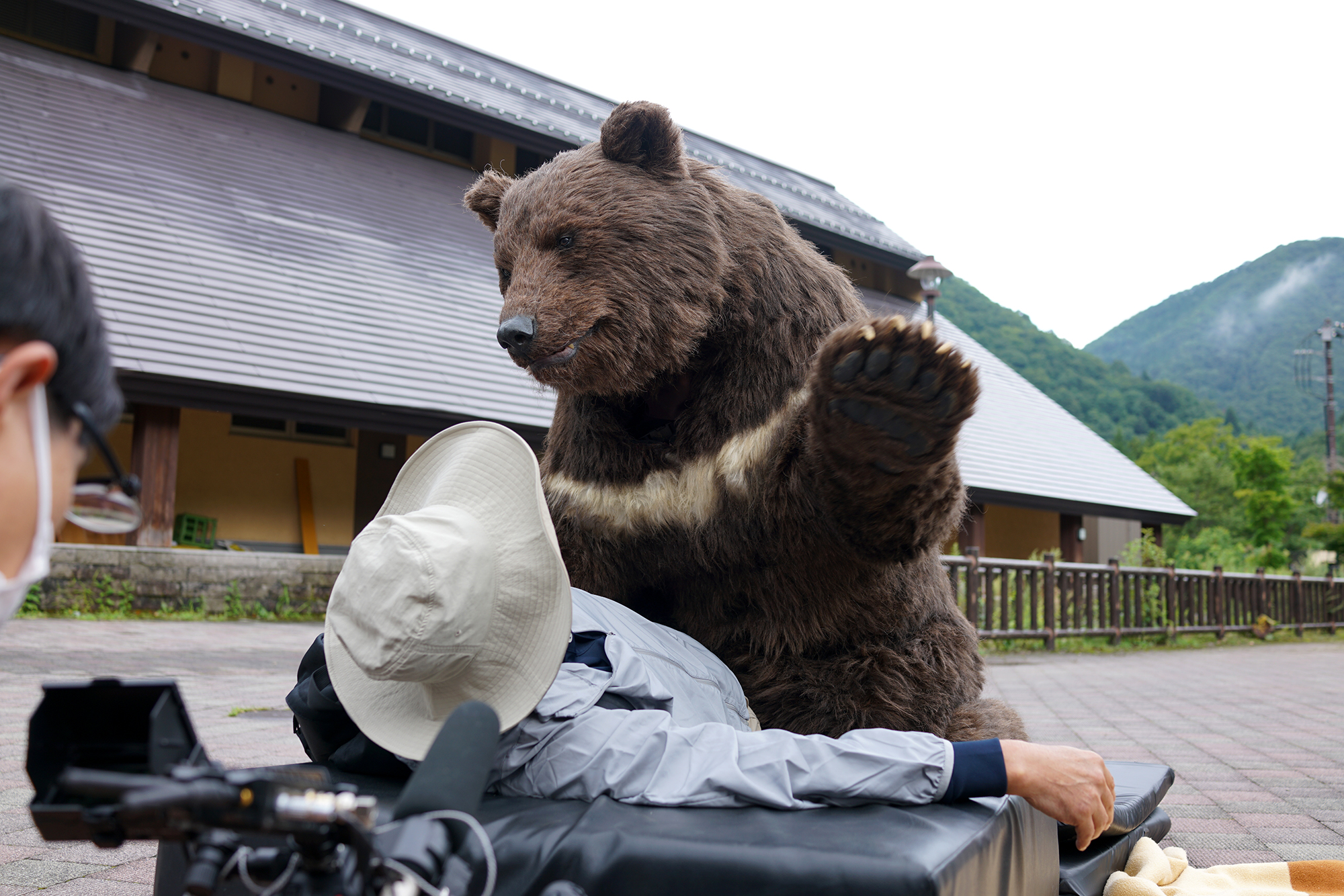 TBS『ワールド極限ミステリー』 クマ着ぐるみレンタル | 特殊造型 